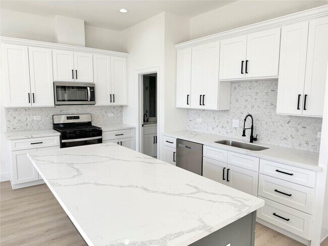 Foto del edificio - 4631 Balkin St
