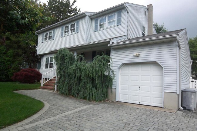 Building Photo - 1210 Tuxedo Pl