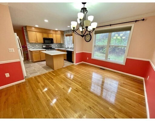 Building Photo - 5 Samantha Way