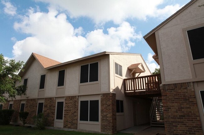 Building Photo - 1750 Treyway Ln