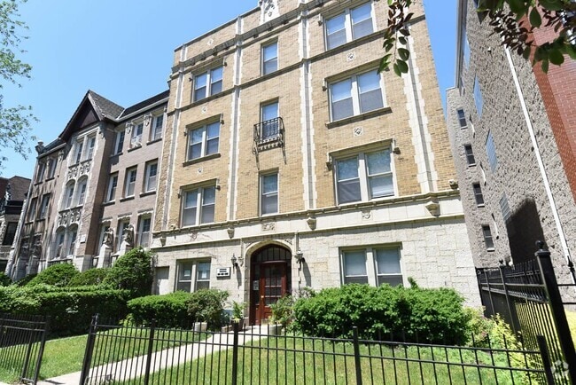 Building Photo - 640 W Wrightwood Ave
