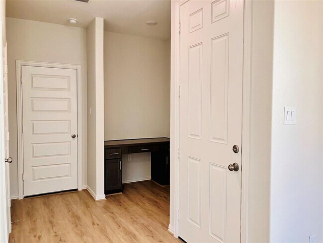 Building Photo - 27823 Western Crk Ct