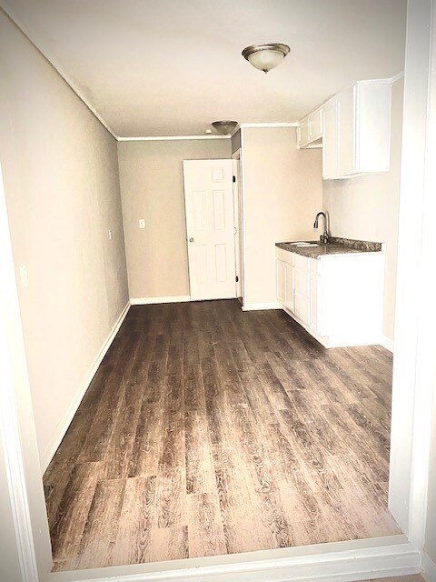 Kitchen - 902 W Lakeside Dr