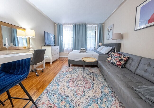 Building Photo - 1369 1st Ave