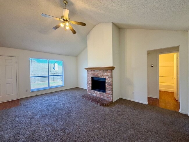 Building Photo - Duplex