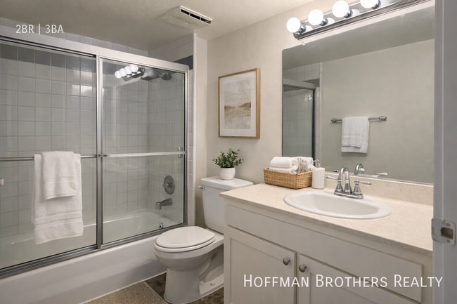 Building Photo - 22321 Victory Blvd