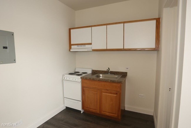 Foto del edificio - 3957 W Irving Park Rd