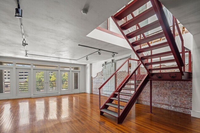 Foto del edificio - Incredible Two-Level Condo - Downtown Ashe...