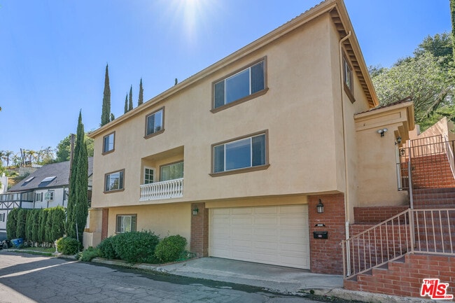 Building Photo - 3962 Oakfield Dr