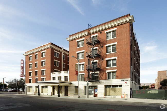 Building Photo - The Mayfair Apartments