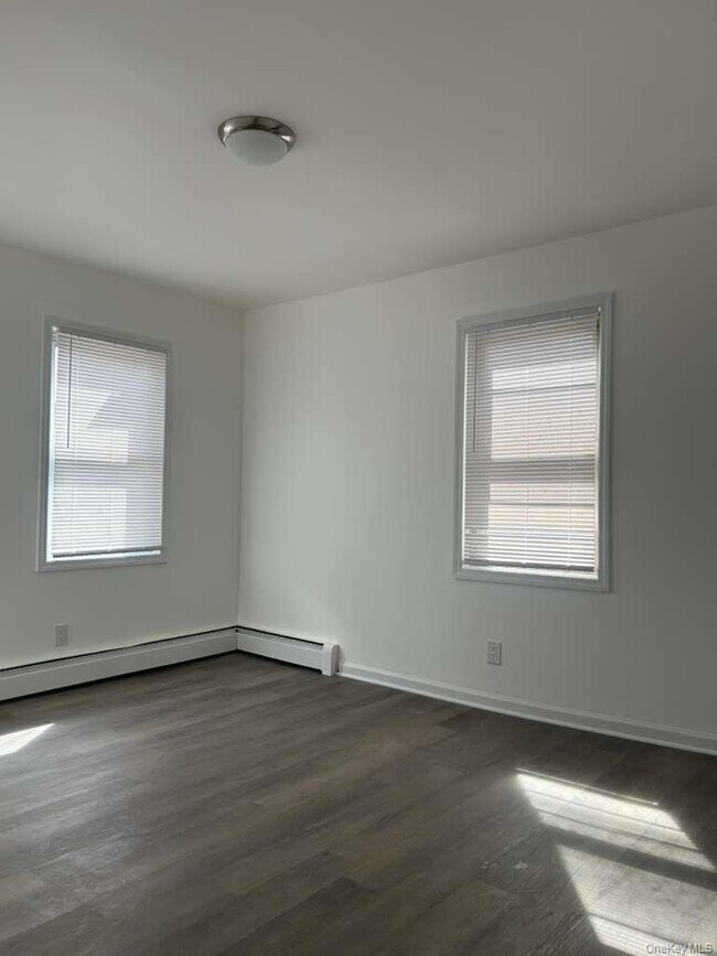 Foto del edificio - 241-25 144th Ave