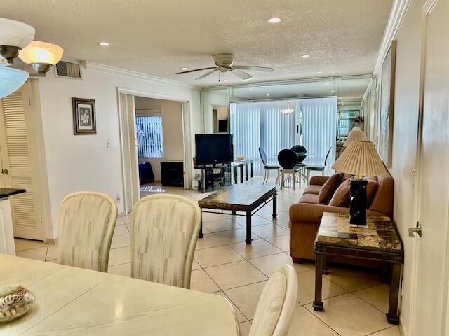 Foto del edificio - 6435 Bay Club Dr
