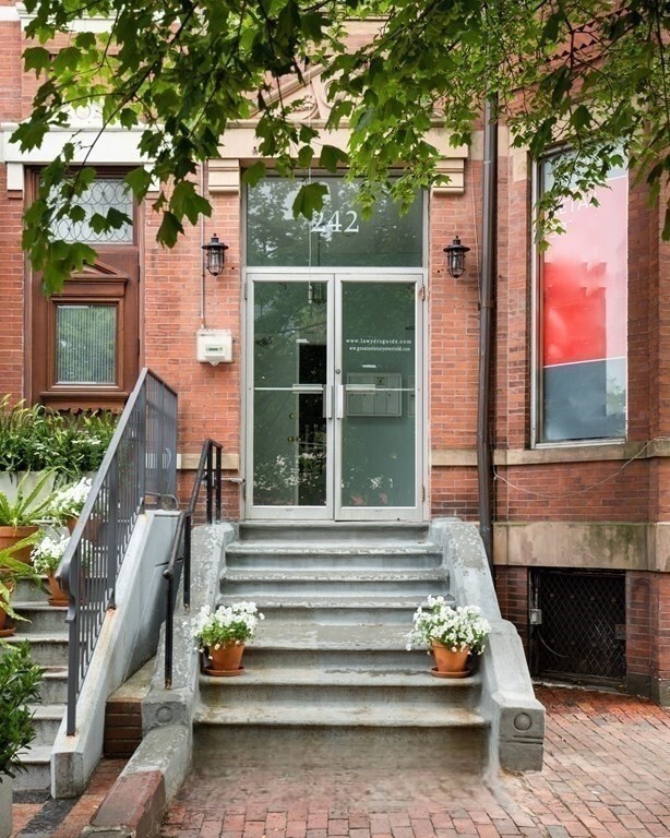 Foto del edificio - 240 Newbury St
