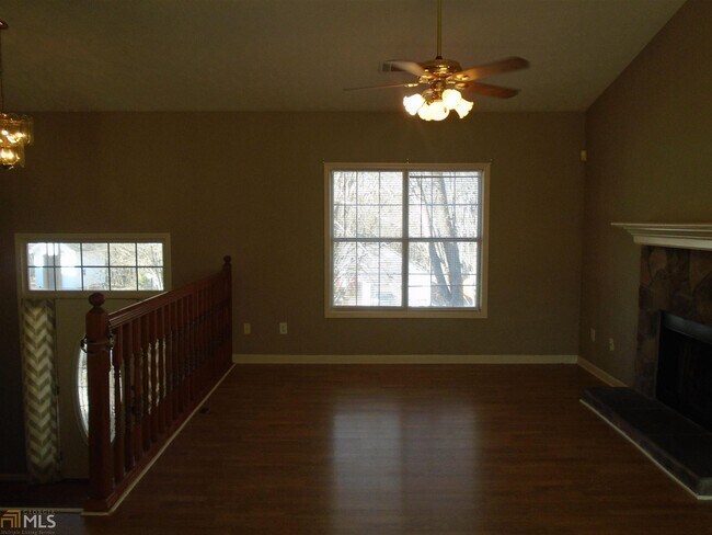 Building Photo - 275 Thorn Brook Cir