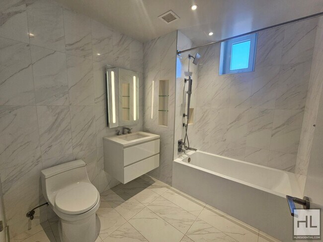 Building Photo - Modern 1-Bedroom with Private Balcony | Ea...