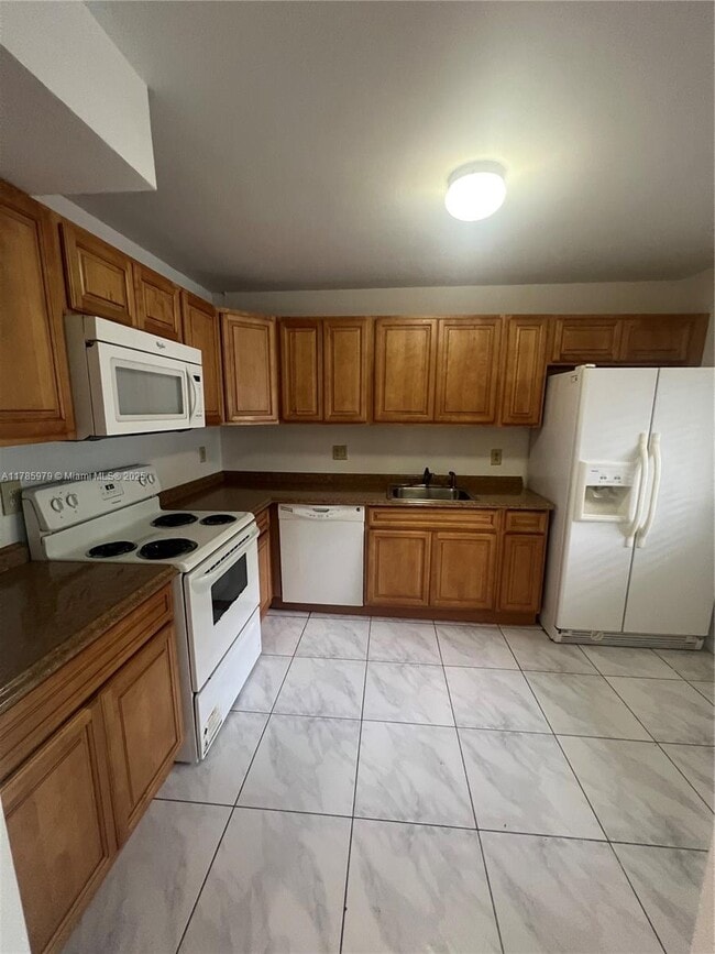 Building Photo - 440 Lakeview Dr
