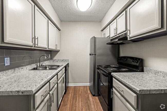 Interior Photo - 16Ten