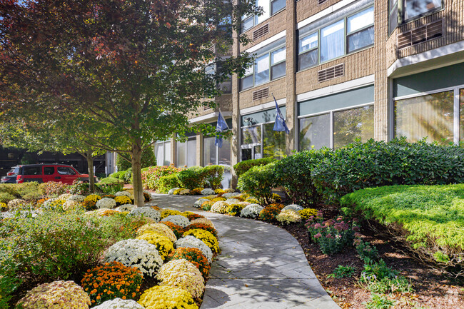 Building Entrance - River Place Towers