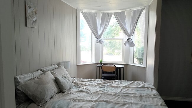 Building Photo - 939 Duke St