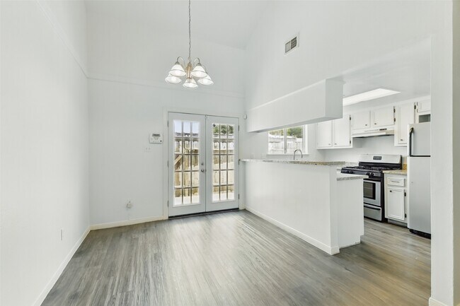 Building Photo - 2079 Country Village Blvd