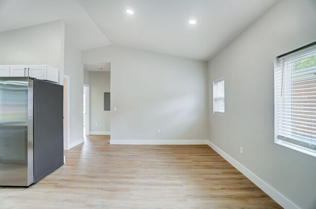 Interior Photo - 3719-3721 Kirkup Ave