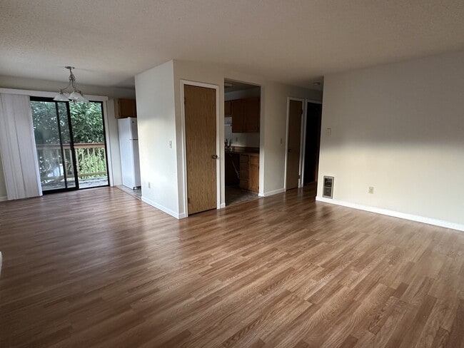 Building Photo - 428 Stow Ave S