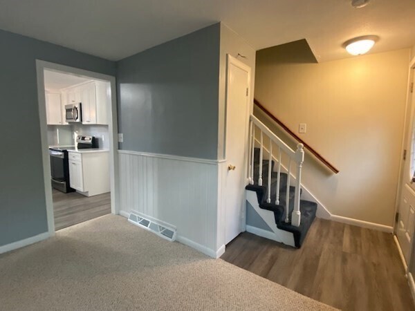 Building Photo - 83 Indian Run Rd