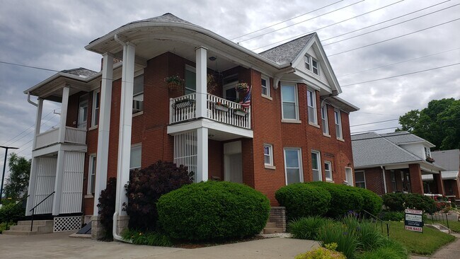 Building Photo - 417 N 14th St