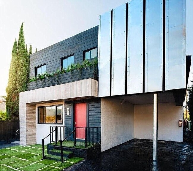 Foto del edificio - 1333 W 36th Pl