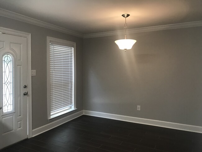 Foto del edificio - 2 bedroom townhouse off Jefferson Hwy Avai...