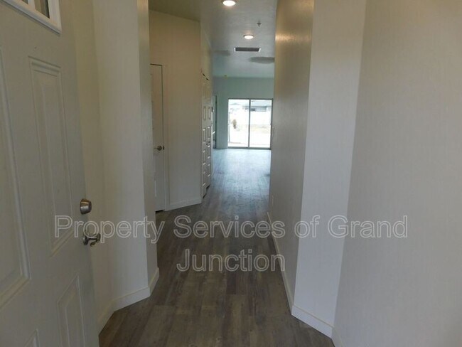 Foto del edificio - 658 Brookwillow Loop