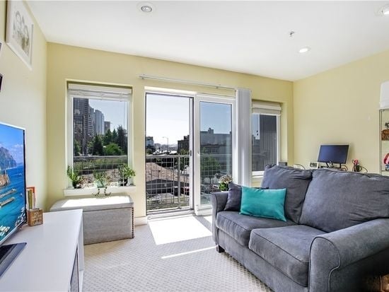 Foto del edificio - 2440 Western Ave