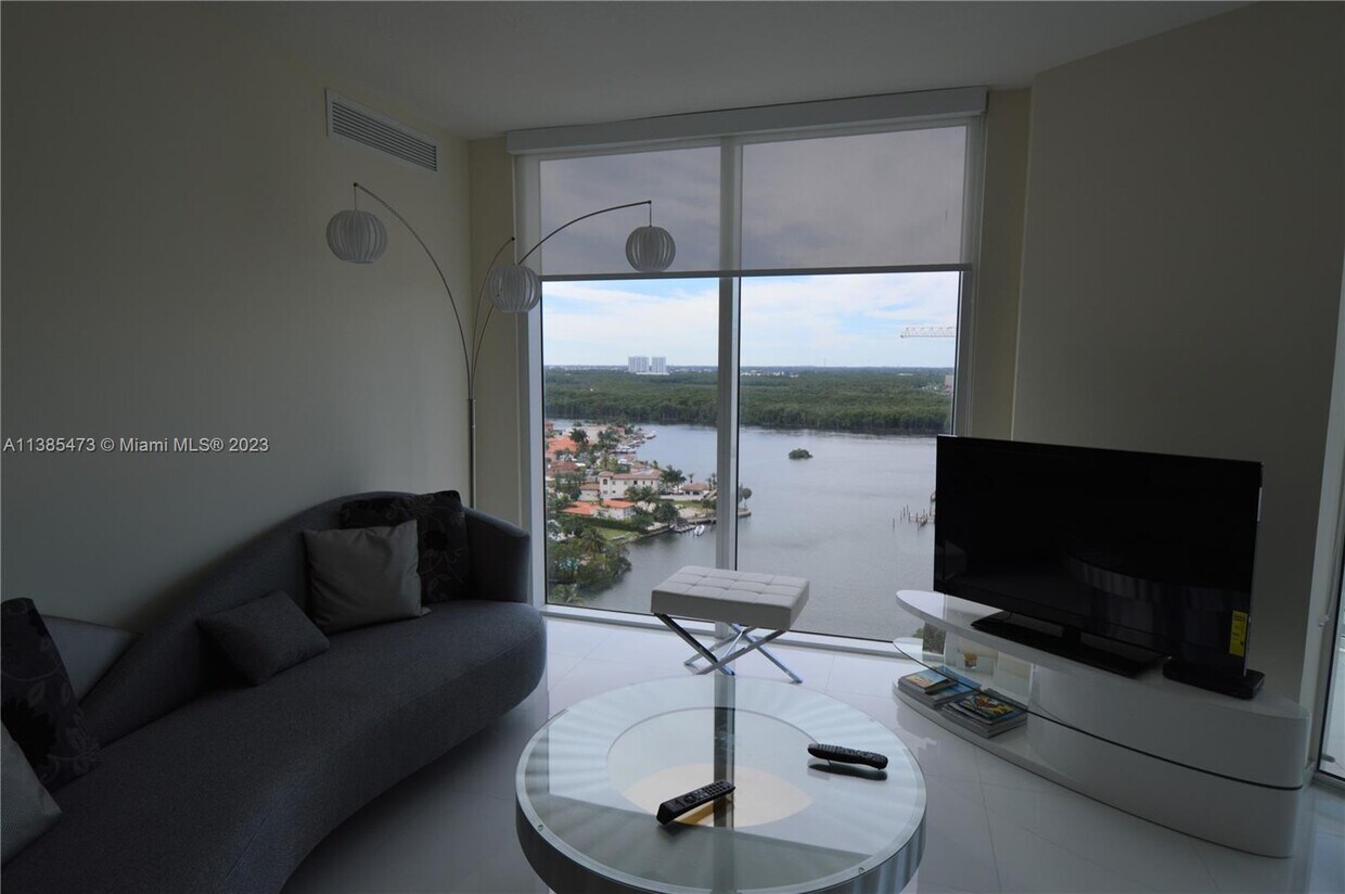 Primary Photo - 250 Sunny Isles Blvd