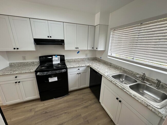 Foto del edificio - Minutes from UCF & Full Sail – Updated 2 Bedroom Townhome