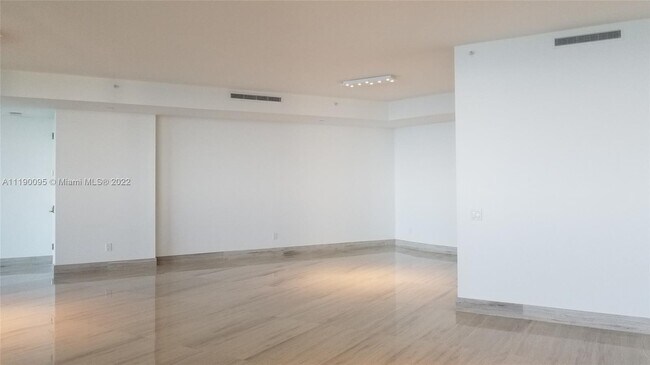 Building Photo - 18555 Collins Ave