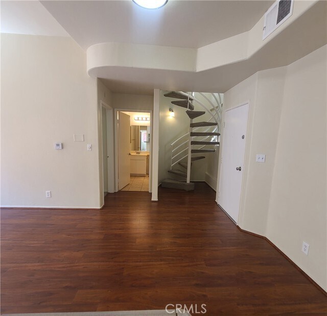Foto del edificio - 5060 Kester Ave