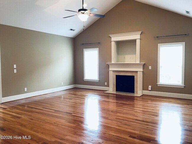 Foto del edificio - 2208 Tulls Cove Rd