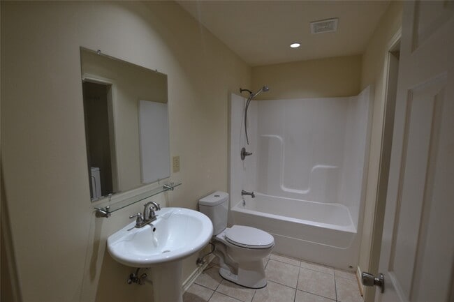 Foto del edificio - 253 Old Groveton Rd