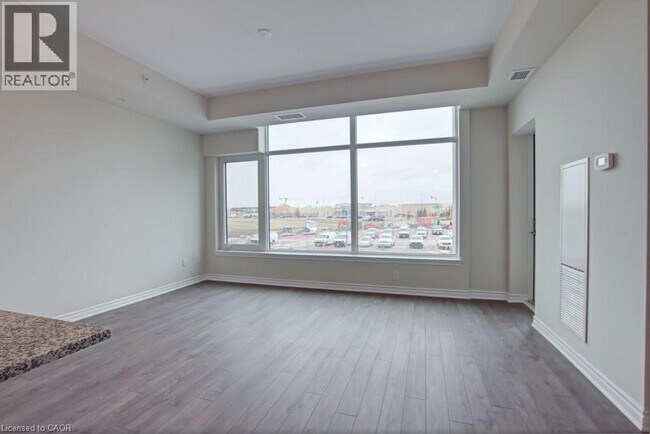Photo du bâtiment - 150 Oak Park Blvd