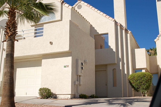 Building Photo - EXECUTIVE STYLE CONDO