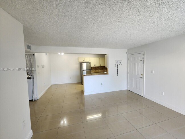 Building Photo - 9491 Palm Cir S