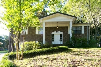 Building Photo - 2921 Wood Dr NE