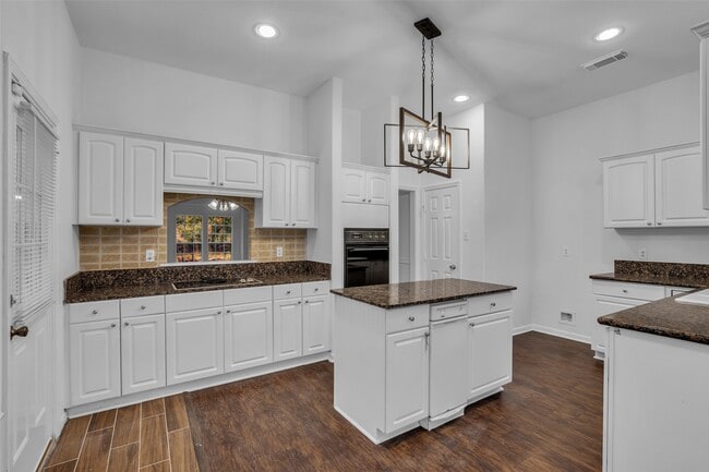 Building Photo - 701 Ravensworth Dr