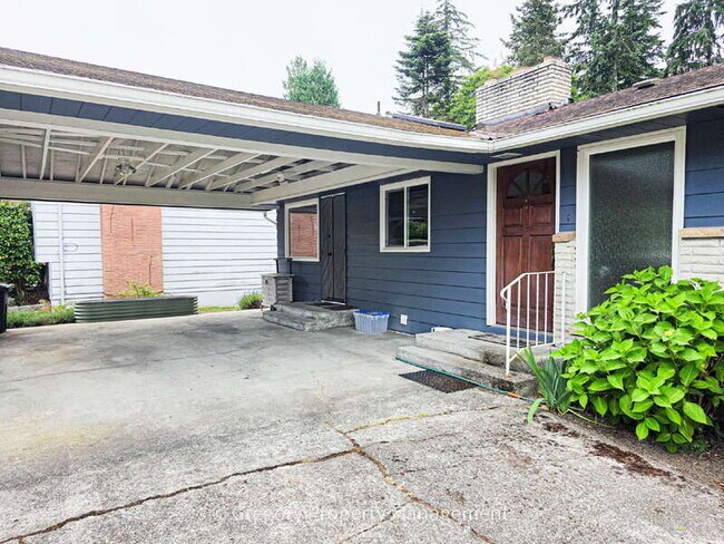 Foto del edificio - 4908 Dogwood Dr