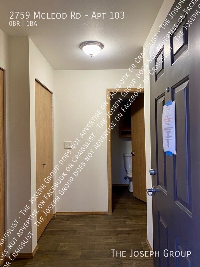 Foto del edificio - 2759 McLeod Rd