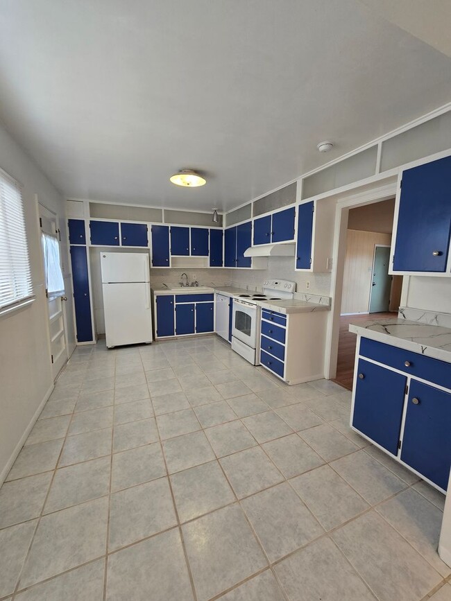 Foto del edificio - COMING SOON- 3 bedrooms for $1300