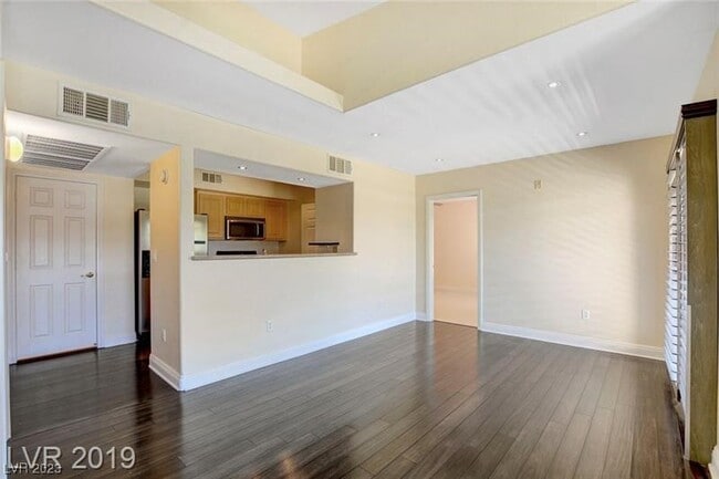 Building Photo - 8000 W Badura Ave