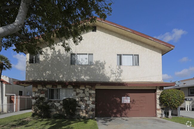Foto del edificio - 7757 Comstock Ave