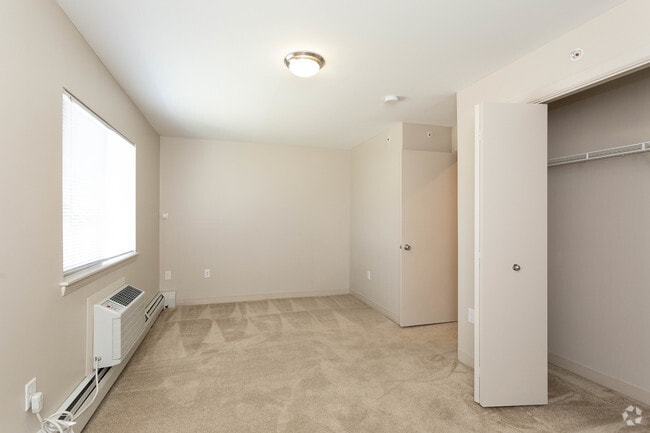 Bedroom - Rolling Green Apartments