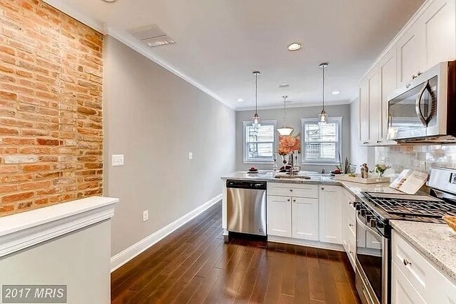 Building Photo - 616 Hyson St